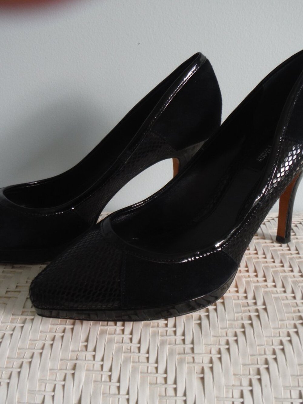 SUEDE AND SNAKE PRINT HEELS White House Black Market - Black  7 1/2